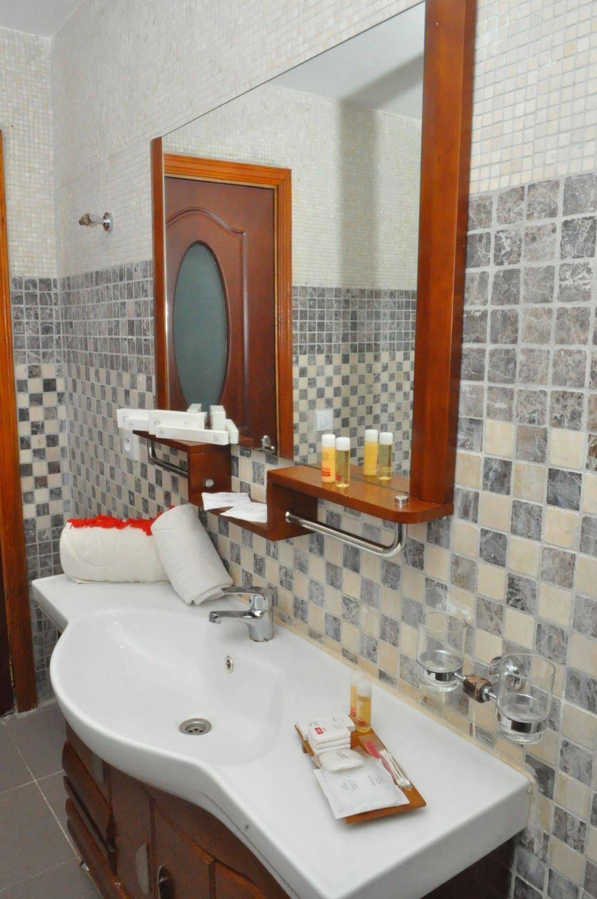 Riviera Royal Hotel Konakri Dış mekan fotoğraf